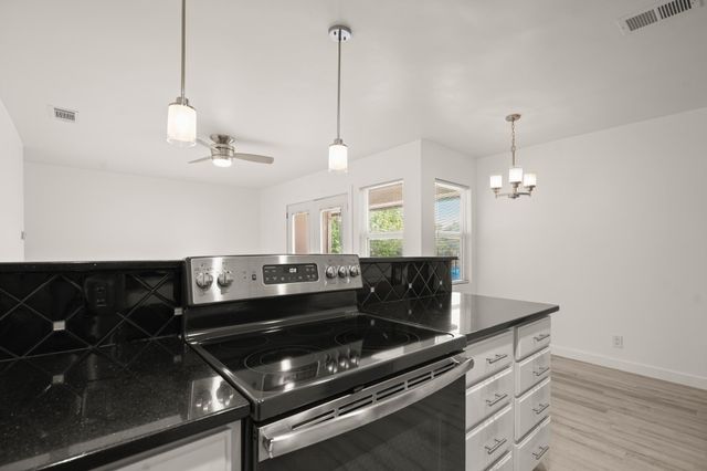 2600 Penny Lane LN 211, Austin, TX 78757