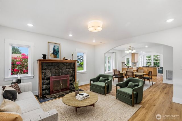 1519 N Alder Street, Tacoma, WA 98406