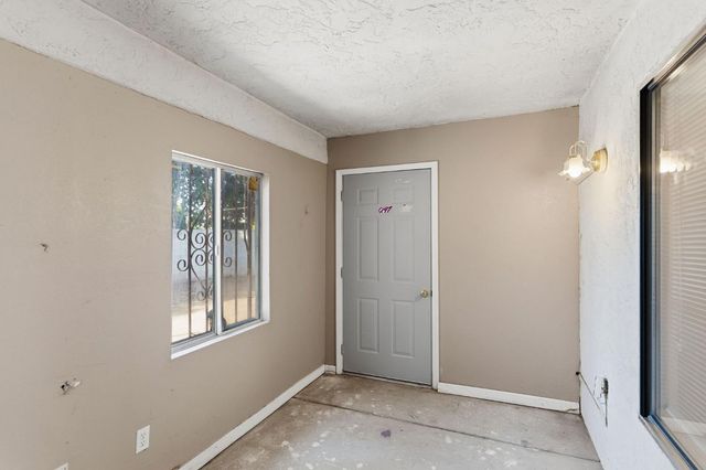 4885 E Edna Avenue, Fresno, CA 93725