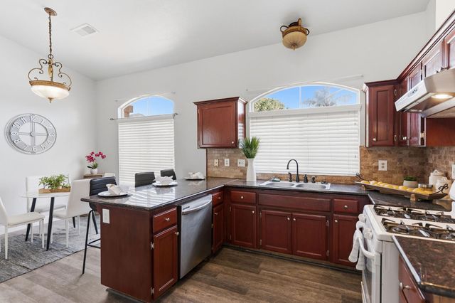 4885 E Edna Avenue, Fresno, CA 93725
