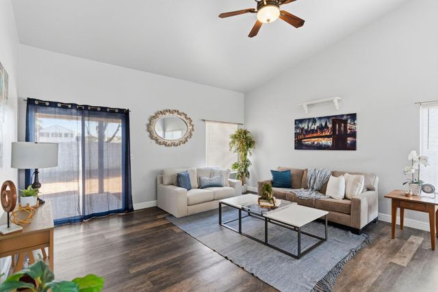 4885 E Edna Avenue, Fresno, CA 93725