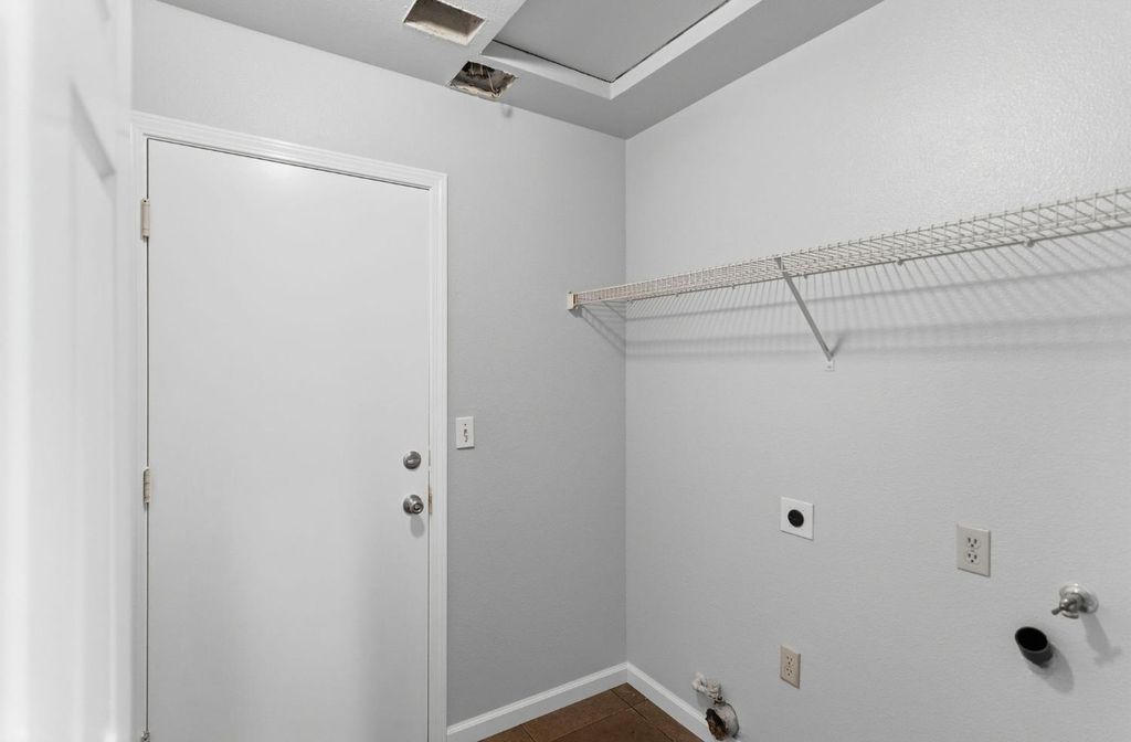 Image 13 of property listing at 4885 E Edna Avenue, Fresno, CA 93725