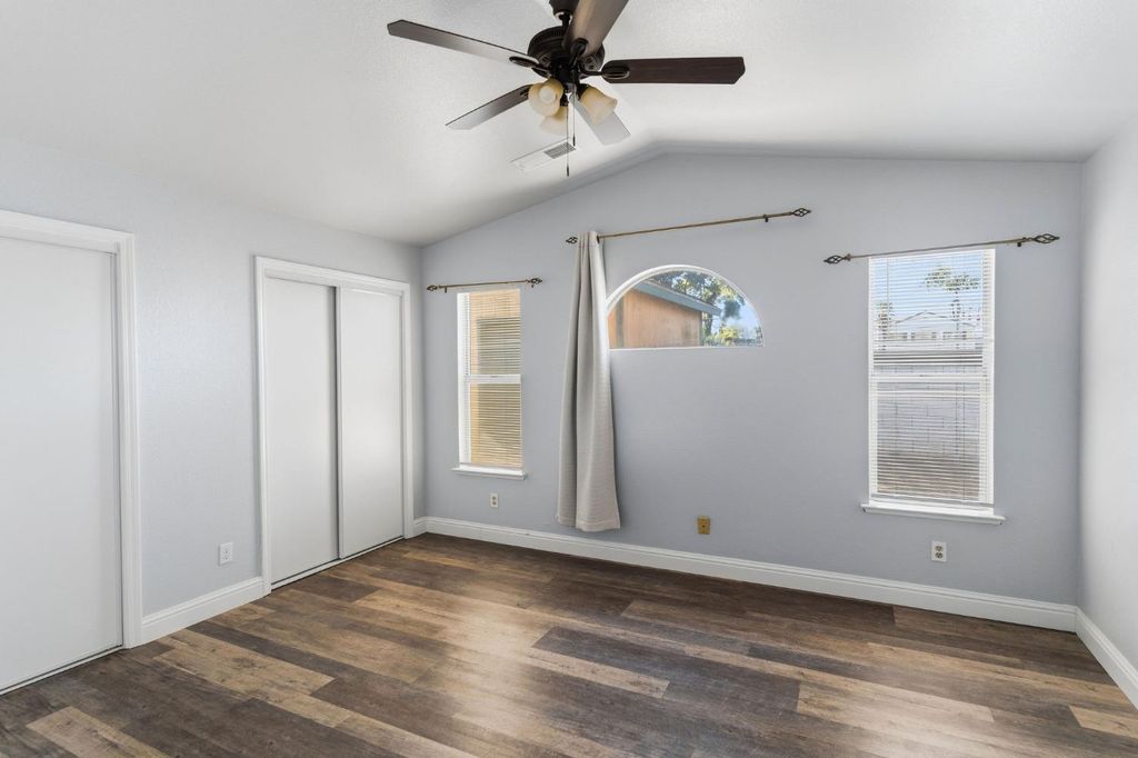 Image 14 of property listing at 4885 E Edna Avenue, Fresno, CA 93725