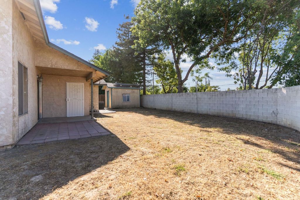 Image 18 of property listing at 4885 E Edna Avenue, Fresno, CA 93725