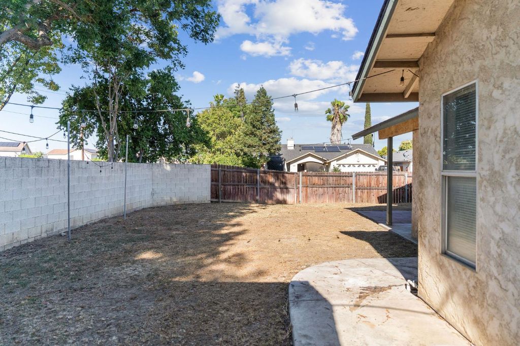 Image 19 of property listing at 4885 E Edna Avenue, Fresno, CA 93725