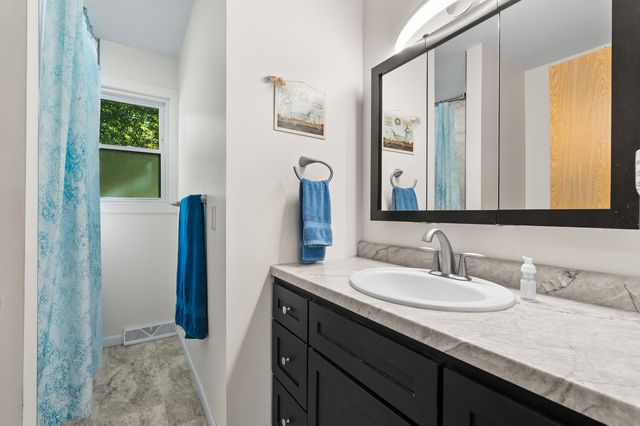 122 Kellogg Street, Battle Creek City, MI 49037