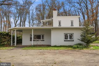 25 DIVERTY RD, Pennington, NJ 08534
