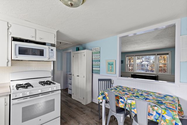 46 Pawkannawkut Dr, Yarmouth, MA 02664