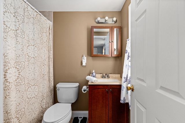 46 Pawkannawkut Dr, Yarmouth, MA 02664