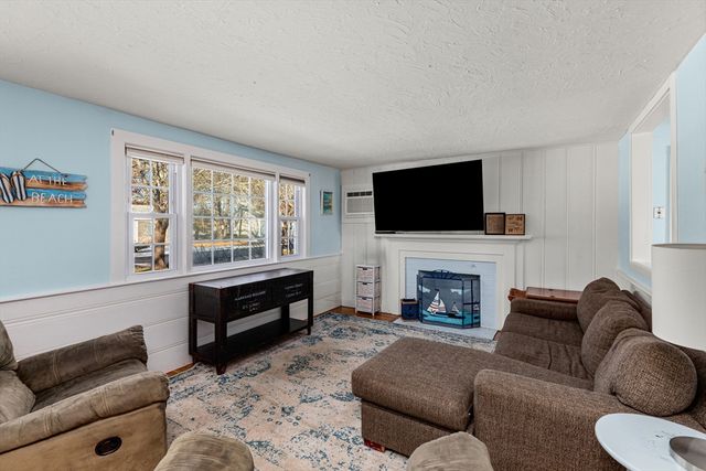 46 Pawkannawkut Dr, Yarmouth, MA 02664