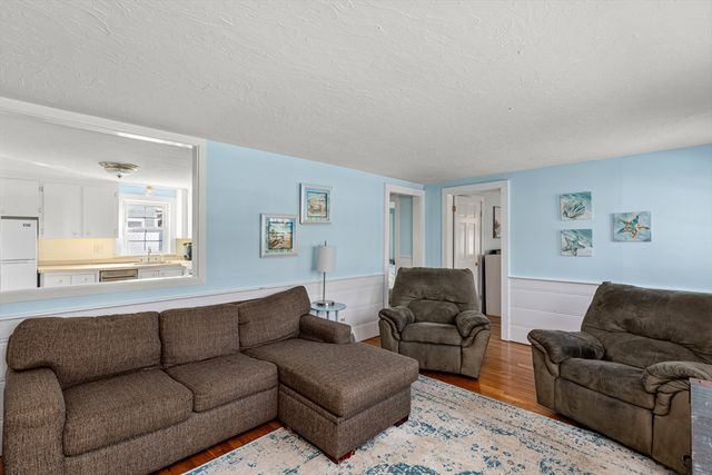 46 Pawkannawkut Dr, Yarmouth, MA 02664