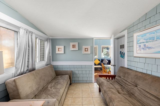 46 Pawkannawkut Dr, Yarmouth, MA 02664