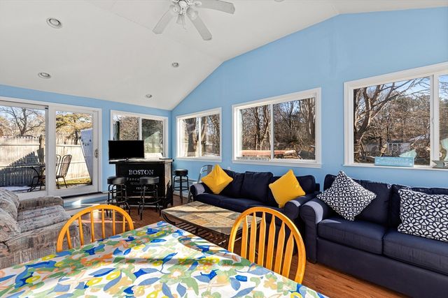 46 Pawkannawkut Dr, Yarmouth, MA 02664