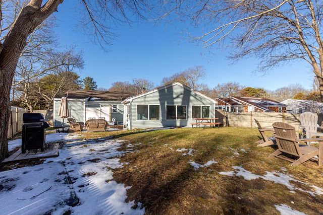 46 Pawkannawkut Dr, Yarmouth, MA 02664