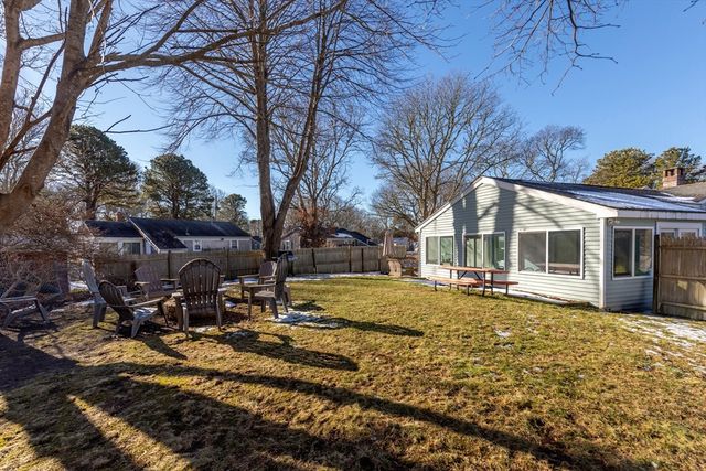 46 Pawkannawkut Dr, Yarmouth, MA 02664