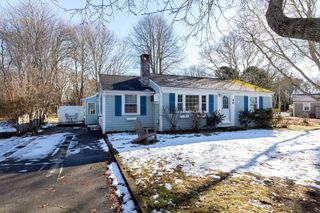46 Pawkannawkut Dr, Yarmouth, MA 02664