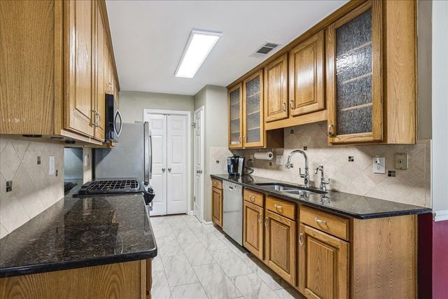 888 WAIF WOODS LN, Cordova, TN 38018
