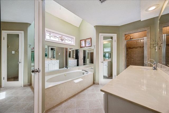 888 WAIF WOODS LN, Cordova, TN 38018
