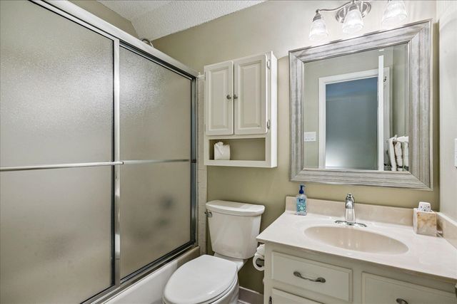 888 WAIF WOODS LN, Cordova, TN 38018