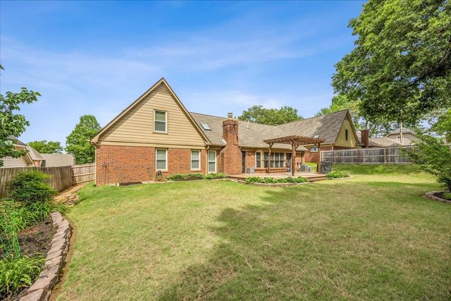 888 WAIF WOODS LN, Cordova, TN 38018