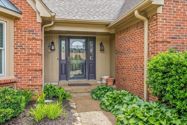 888 WAIF WOODS LN, Cordova, TN 38018