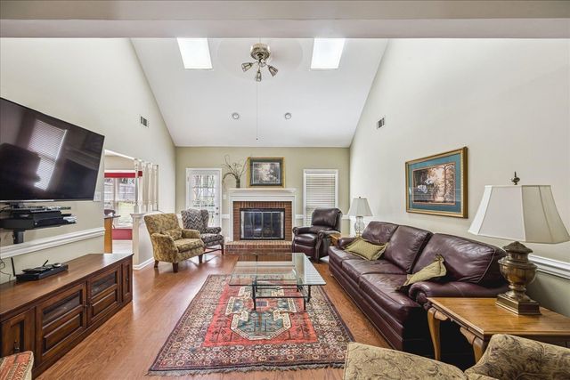 888 WAIF WOODS LN, Cordova, TN 38018