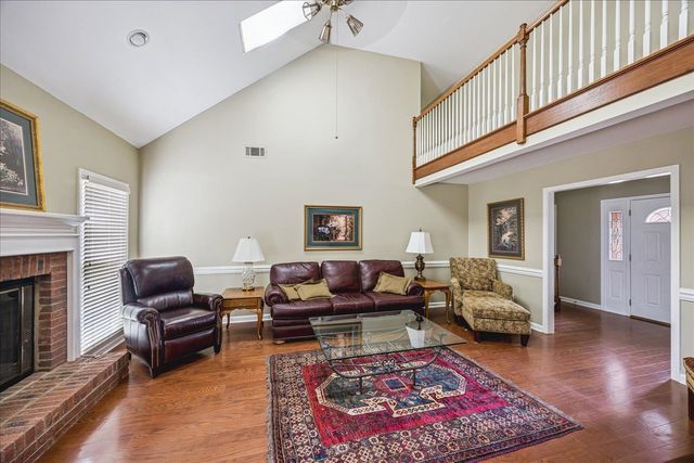 888 WAIF WOODS LN, Cordova, TN 38018