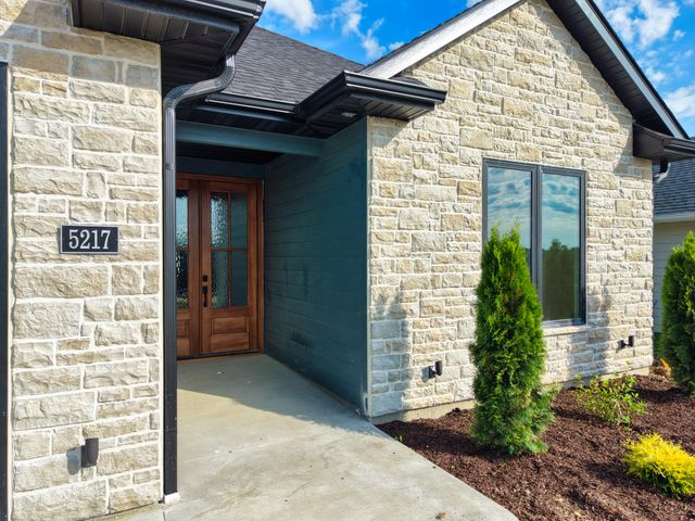 5217 STORMY DR, Columbia, MO 65203