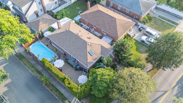 14118 14th Avenue, Whitestone, NY 11357