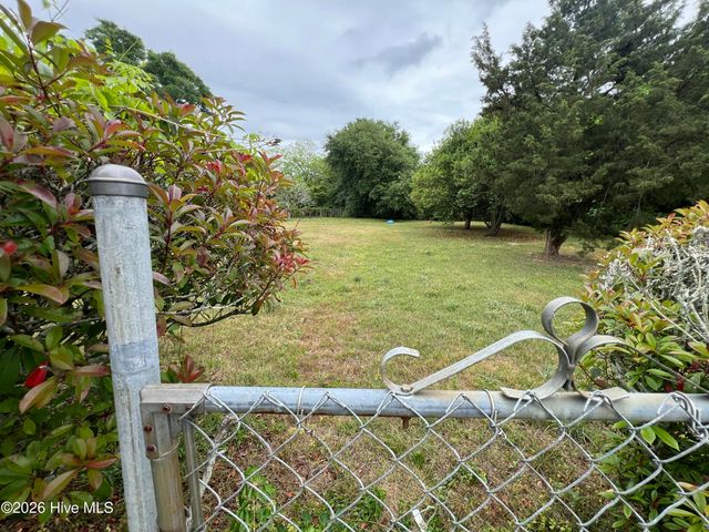 1221 S 8th Street, Wilmington, NC 28401