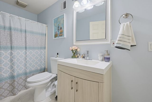 11 Weatherstone Dr 11, Worcester, MA 01604