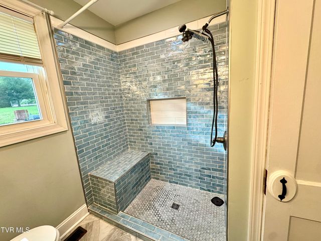 2206 North Greenwood Drive, Johnson City, TN 37604
