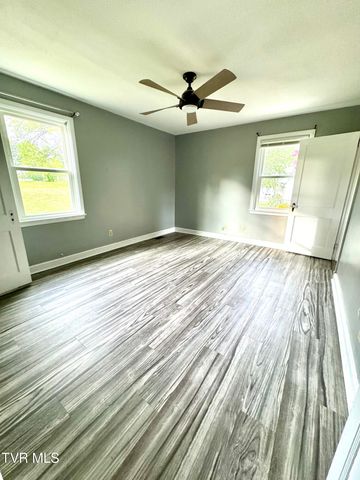 2206 North Greenwood Drive, Johnson City, TN 37604