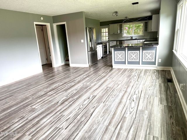 2206 North Greenwood Drive, Johnson City, TN 37604