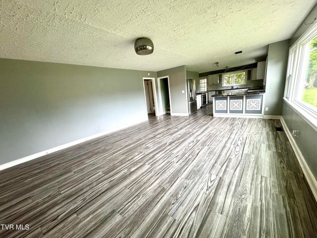2206 North Greenwood Drive, Johnson City, TN 37604