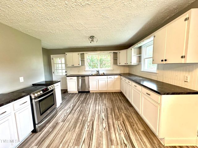 2206 North Greenwood Drive, Johnson City, TN 37604