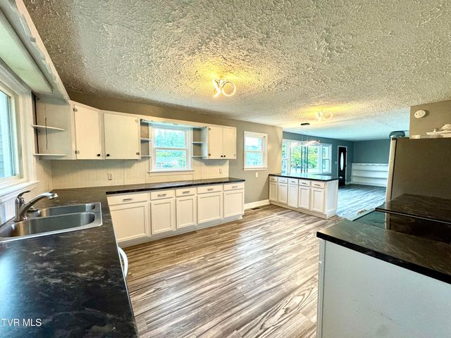 2206 North Greenwood Drive, Johnson City, TN 37604