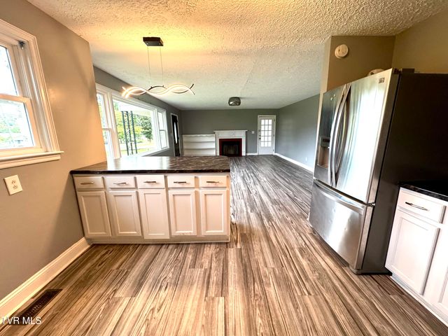 2206 North Greenwood Drive, Johnson City, TN 37604