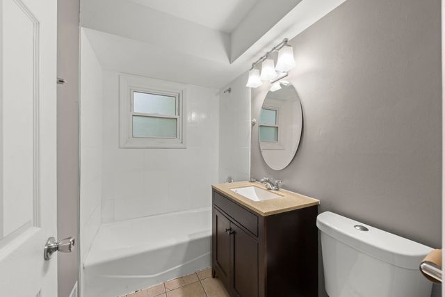 815 W 187th Street, Glenwood, IL 60425