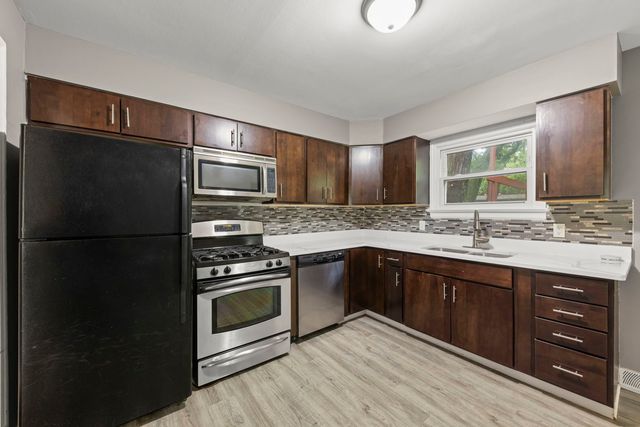 815 W 187th Street, Glenwood, IL 60425