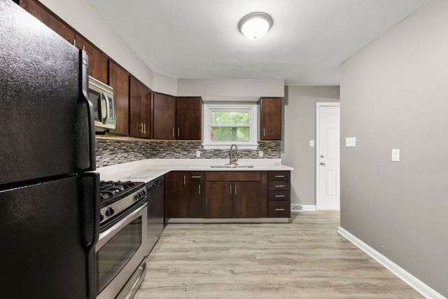 815 W 187th Street, Glenwood, IL 60425