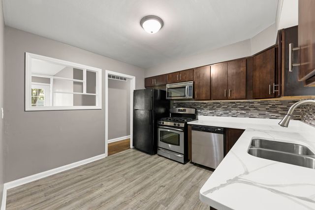 815 W 187th Street, Glenwood, IL 60425