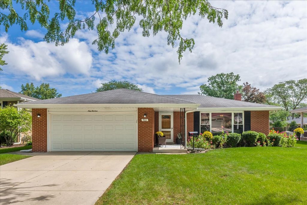 913 S Lancaster Street, Mount Prospect, IL 60056 — photo 2
