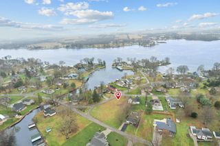 8 Lakeshore Drive W, Hebron, OH 43025