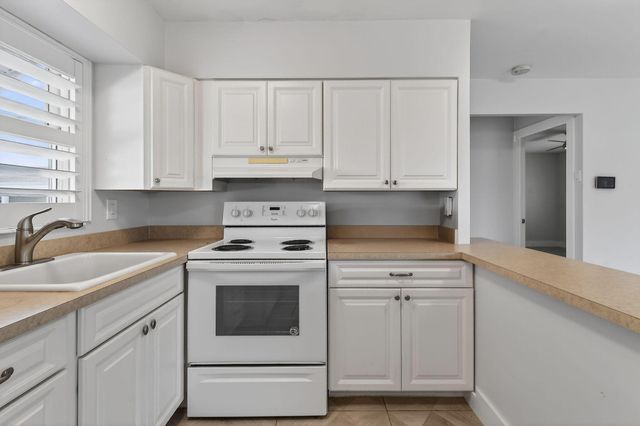 3060 Meridian Way N 8, Palm Beach Gardens, FL 33410