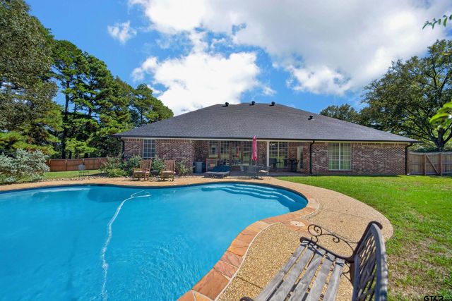 20402 Ashley Cir, Troup, TX 75789
