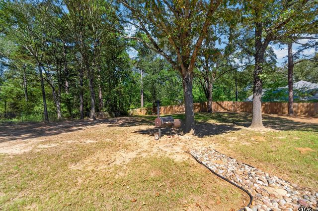 20402 Ashley Cir, Troup, TX 75789