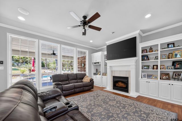 20402 Ashley Cir, Troup, TX 75789