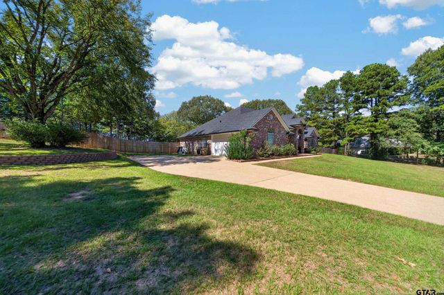 20402 Ashley Cir, Troup, TX 75789
