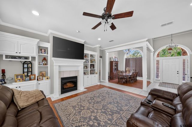 20402 Ashley Cir, Troup, TX 75789